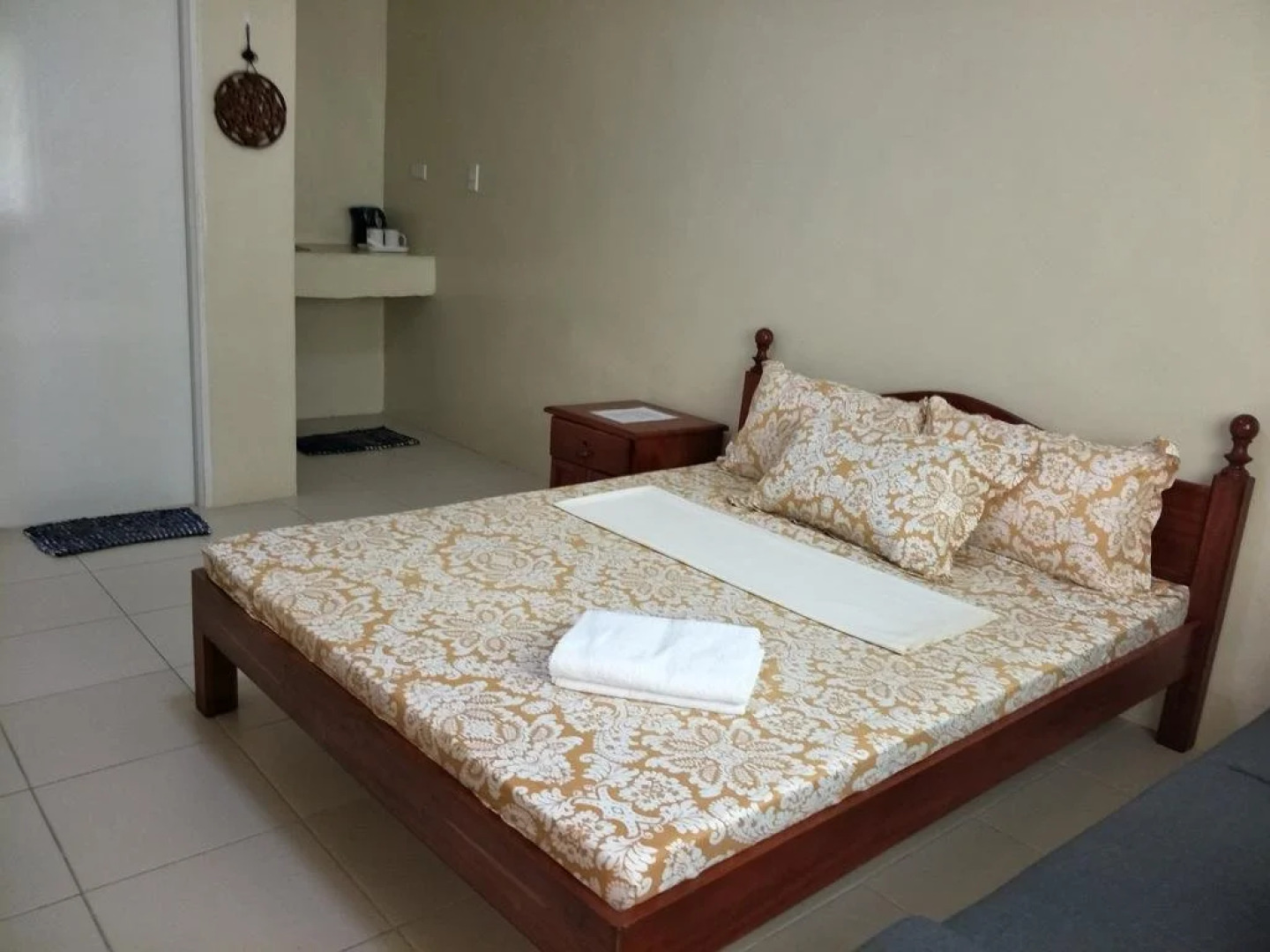 Stop n Shop Tourist Inn