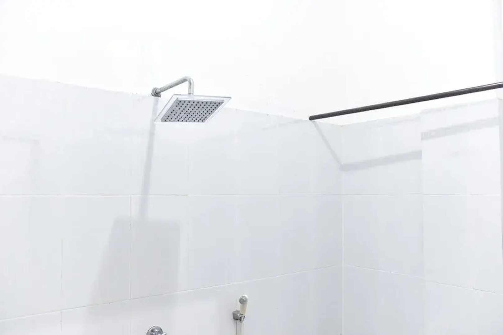 RedDoorz near Sultan Hasanuddin Airport 2