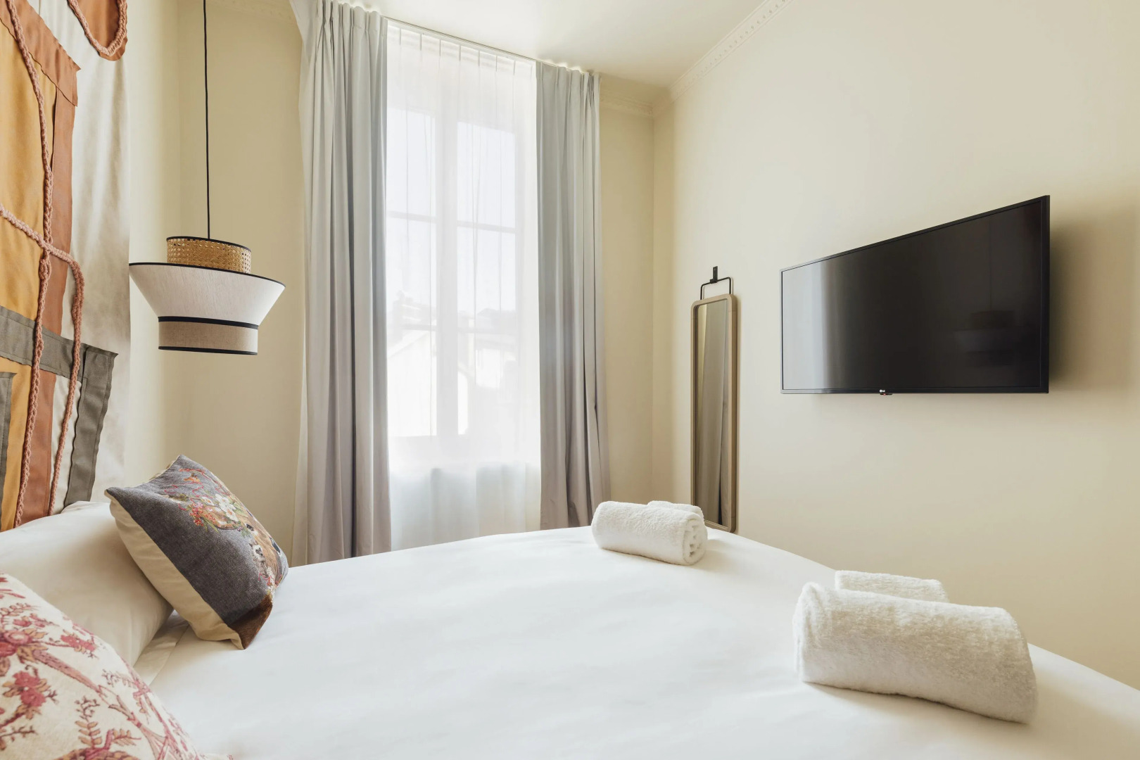 Hôtel Corneille - Entrée autonome, réception en ligne -Encore Mieux