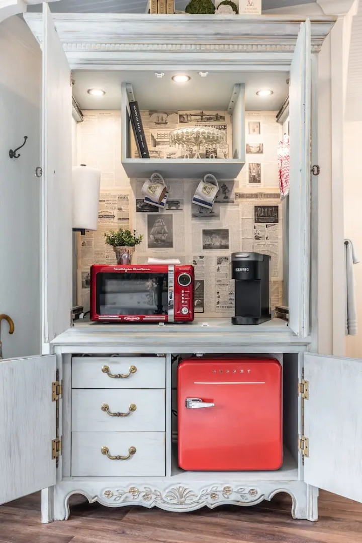 The Old Liberty Schoolhouse B&B