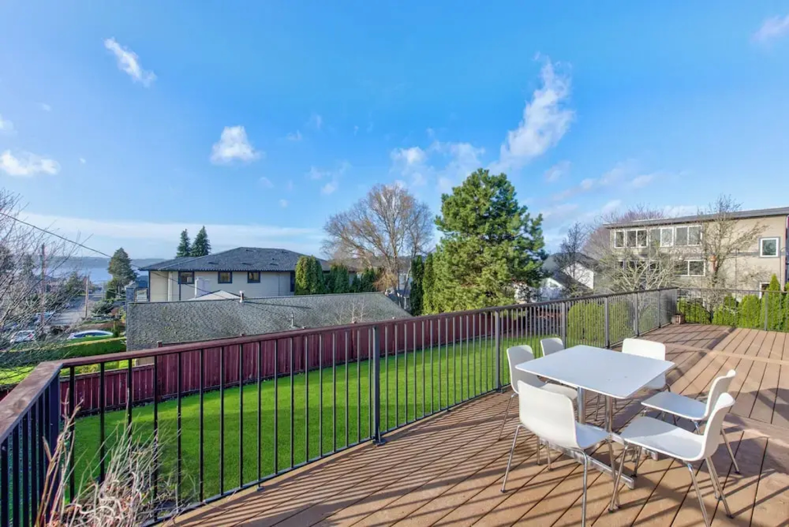 Renton Lakeside Oasis, Lakeview, 4B 2.5B, Spacious