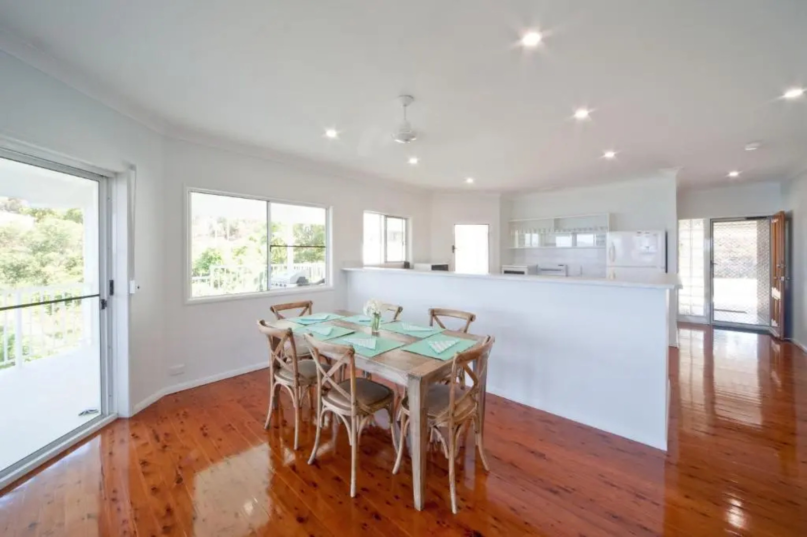 Picturesque on Passage - Shute Harbour