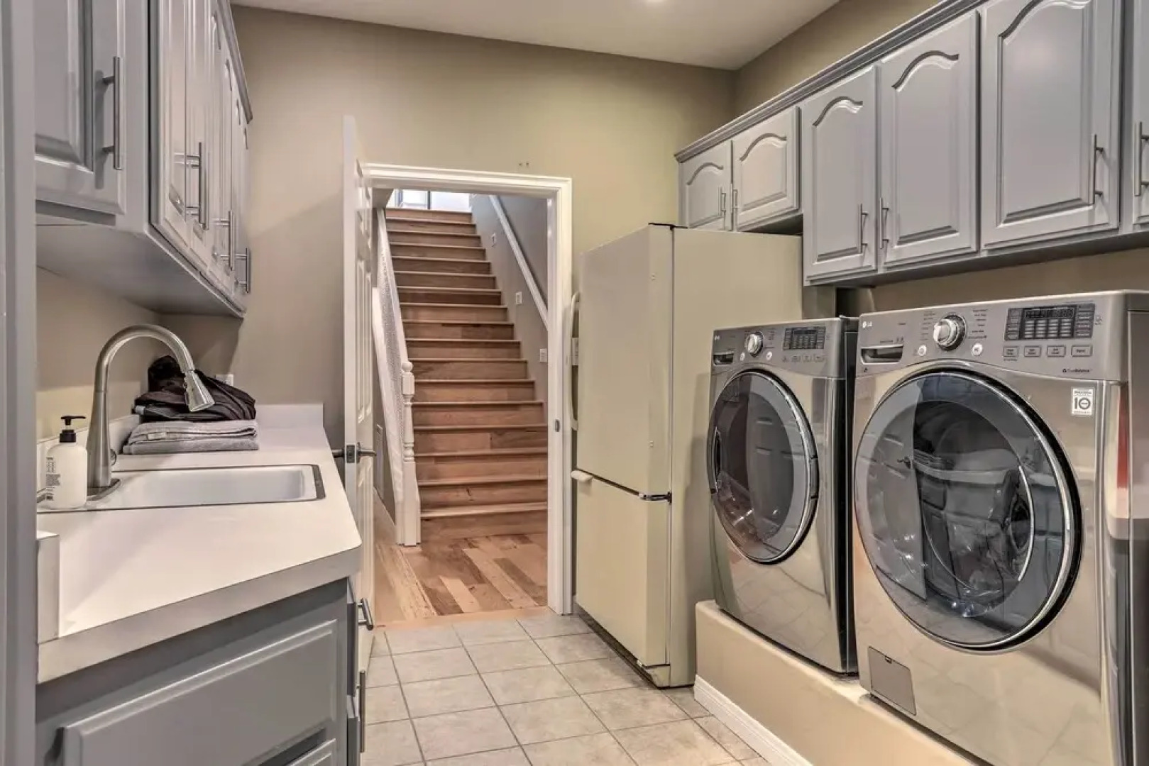 Gorgeous Lakehouse w/ Hot Tub & Waterfall Oasis!