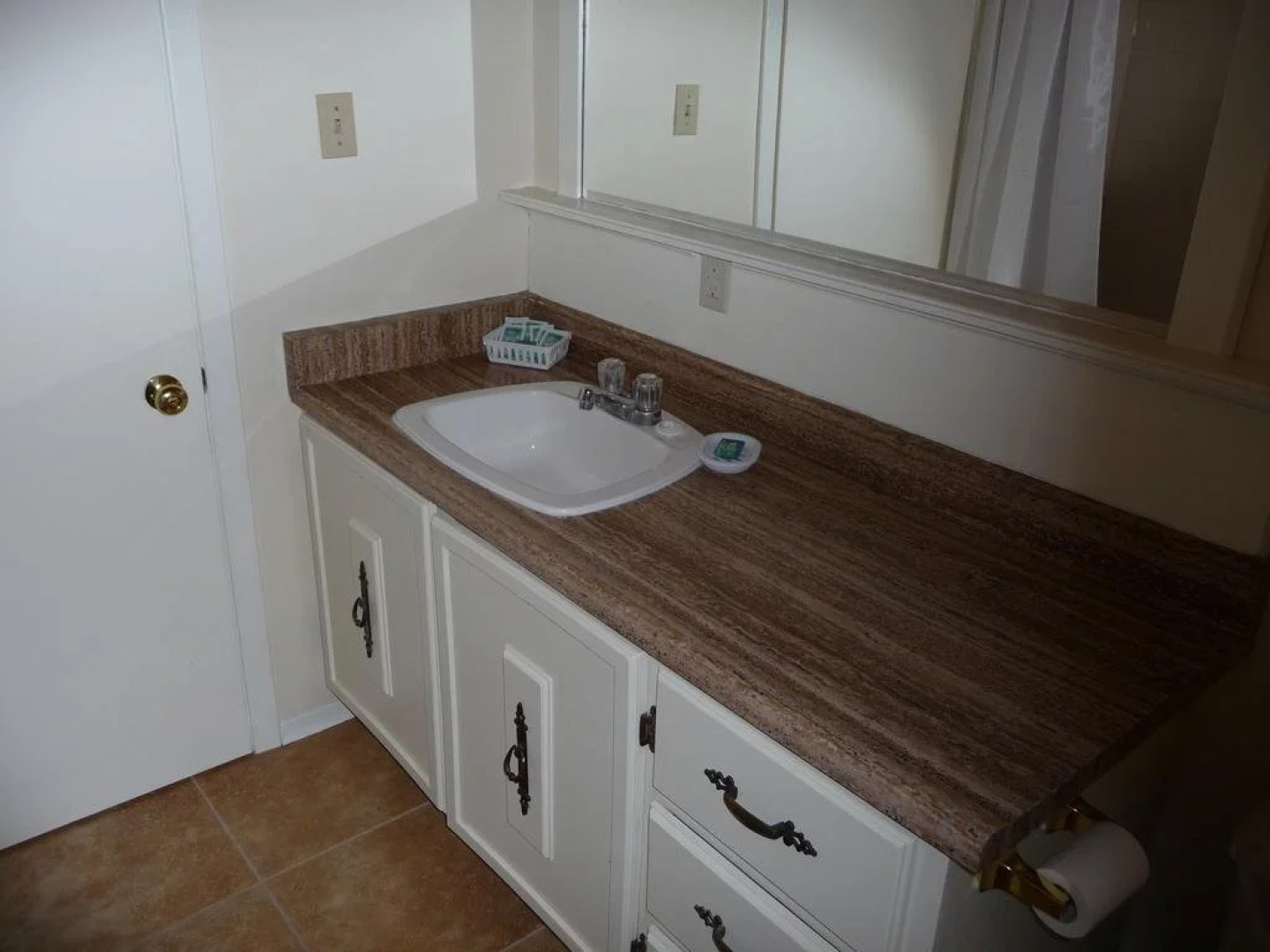 Birch Cliff Lodge on Baptiste Lake