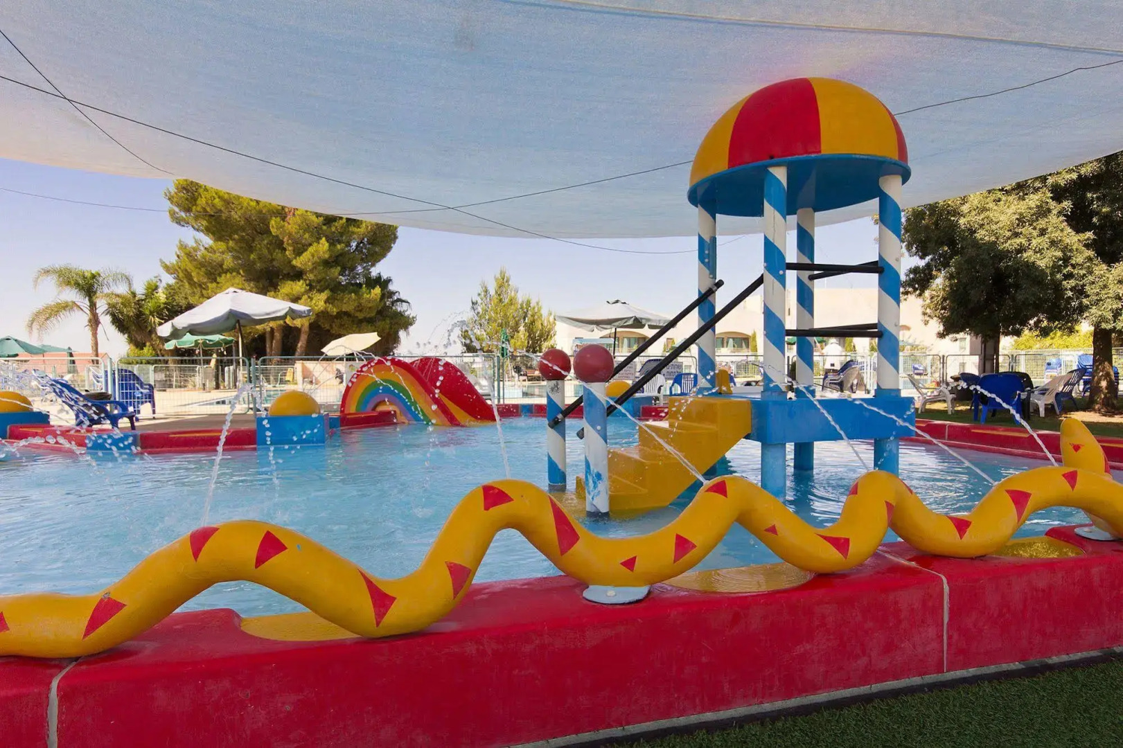 Shoresh Green Hills Family Suites Hotel