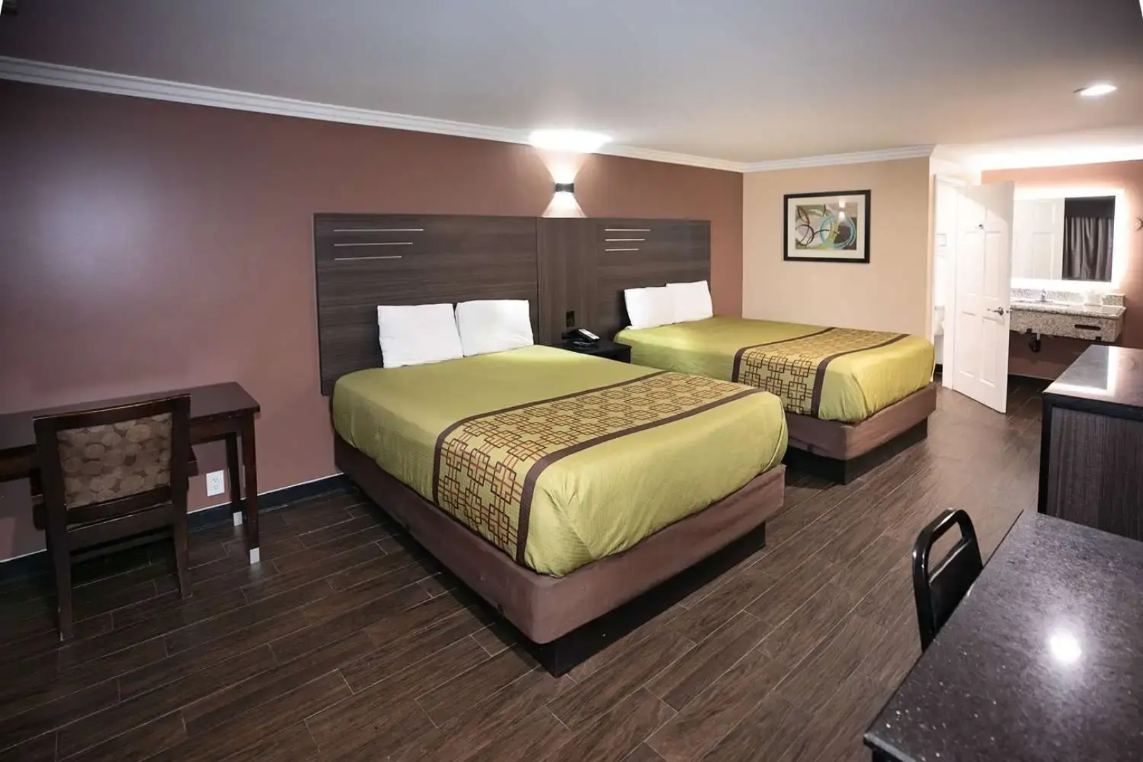 Rodeway Inn & Suites
