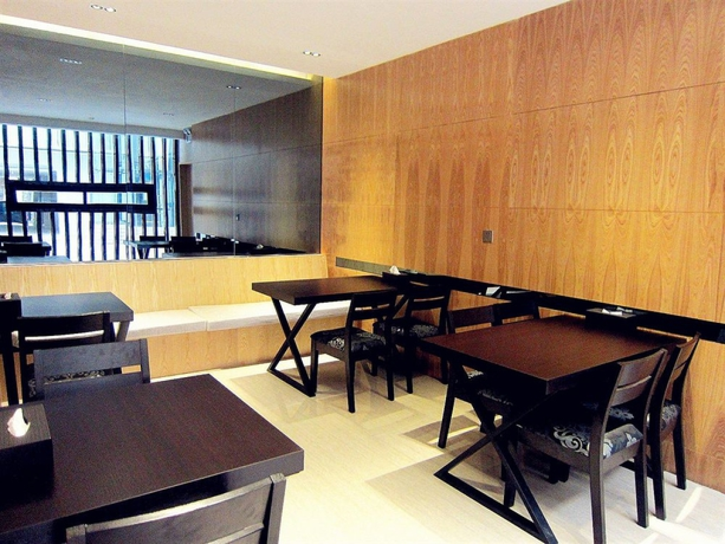 The Colony Beach & Tennis Resort