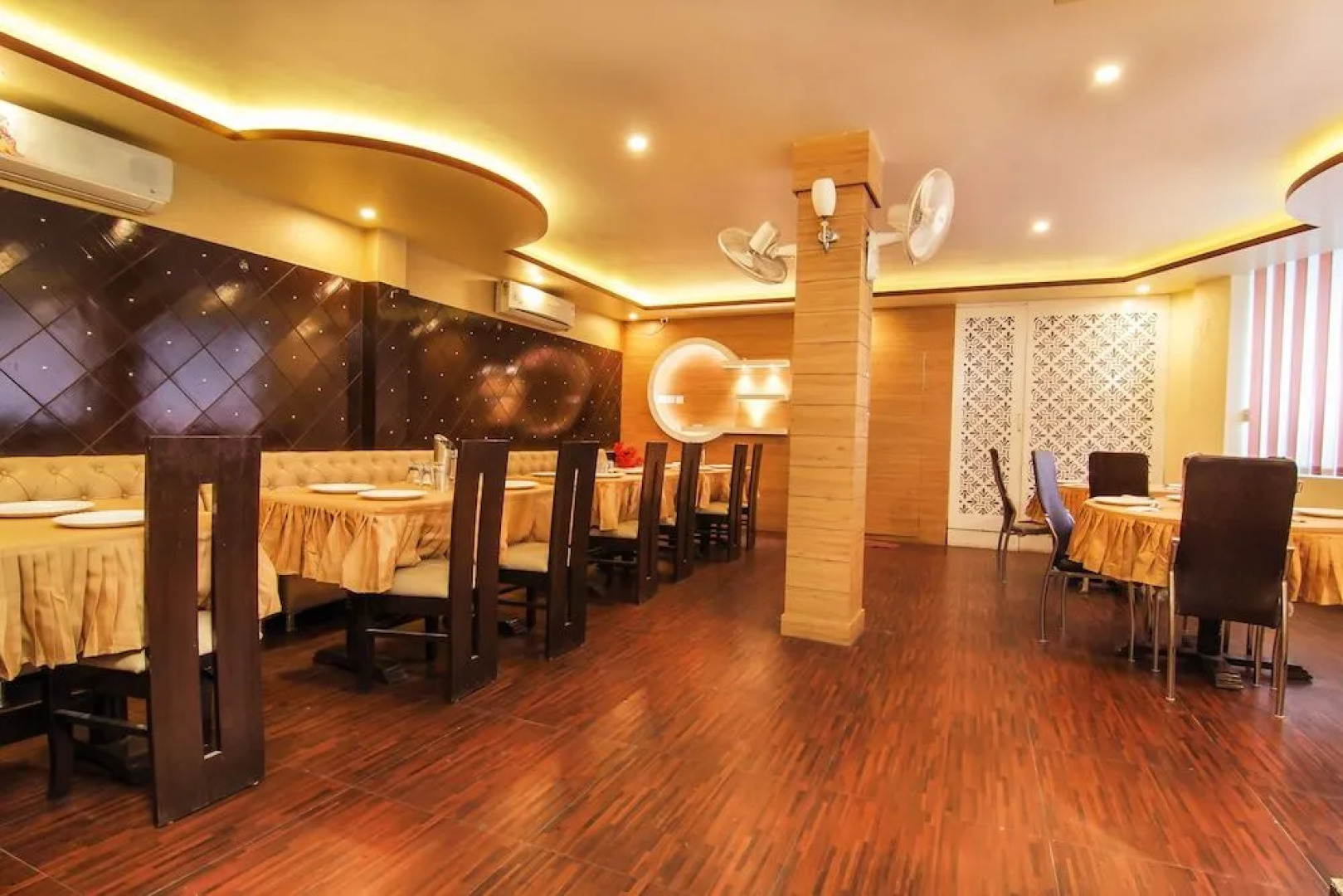 OYO 4998 Sara Residency