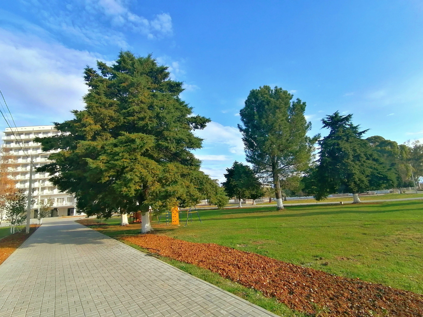 Апсны (Гудаута), отель (Абазинская, 2а)