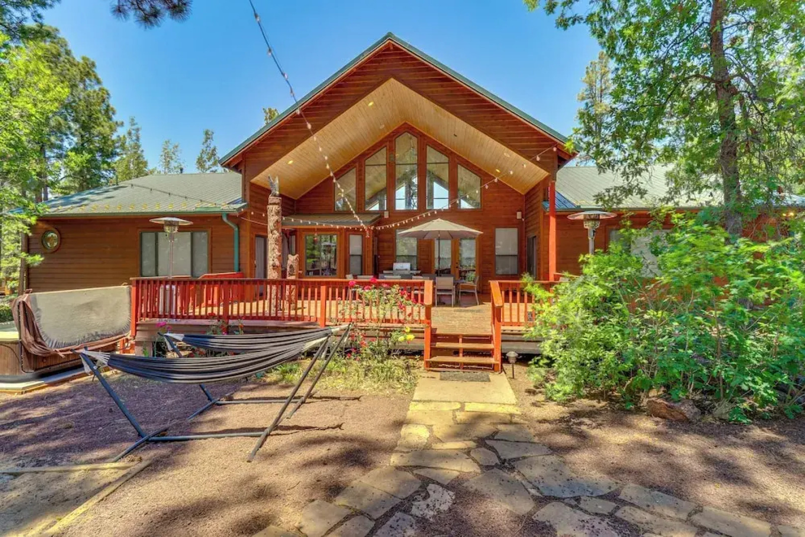 Hot Tub & Game Room: All-season Pinetop Cabin