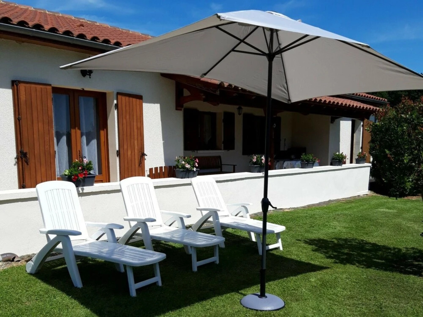 Heritage Holiday Home in Aquitane with Barbecue