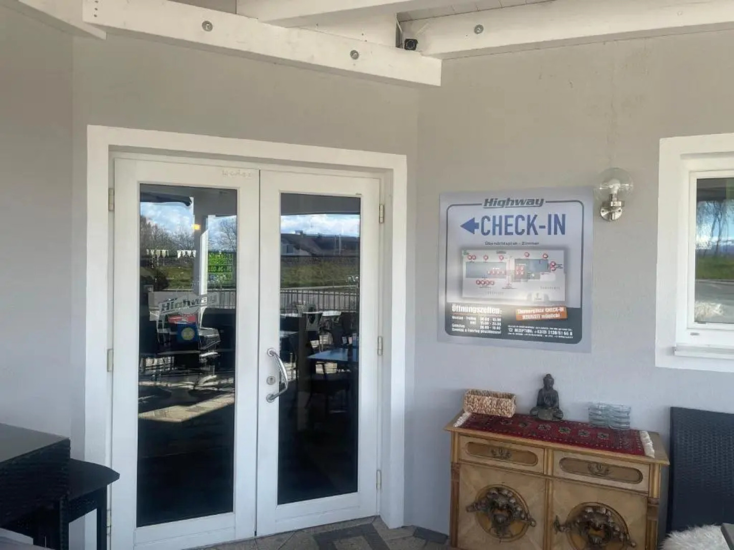 Cafe-Bar-Hotel Highway