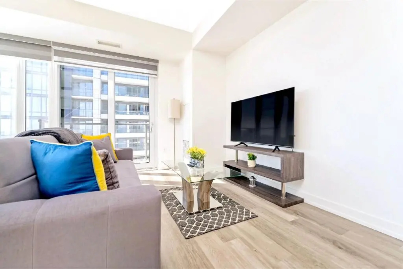 Luxury 1BR Condo - Private Balcony City Views