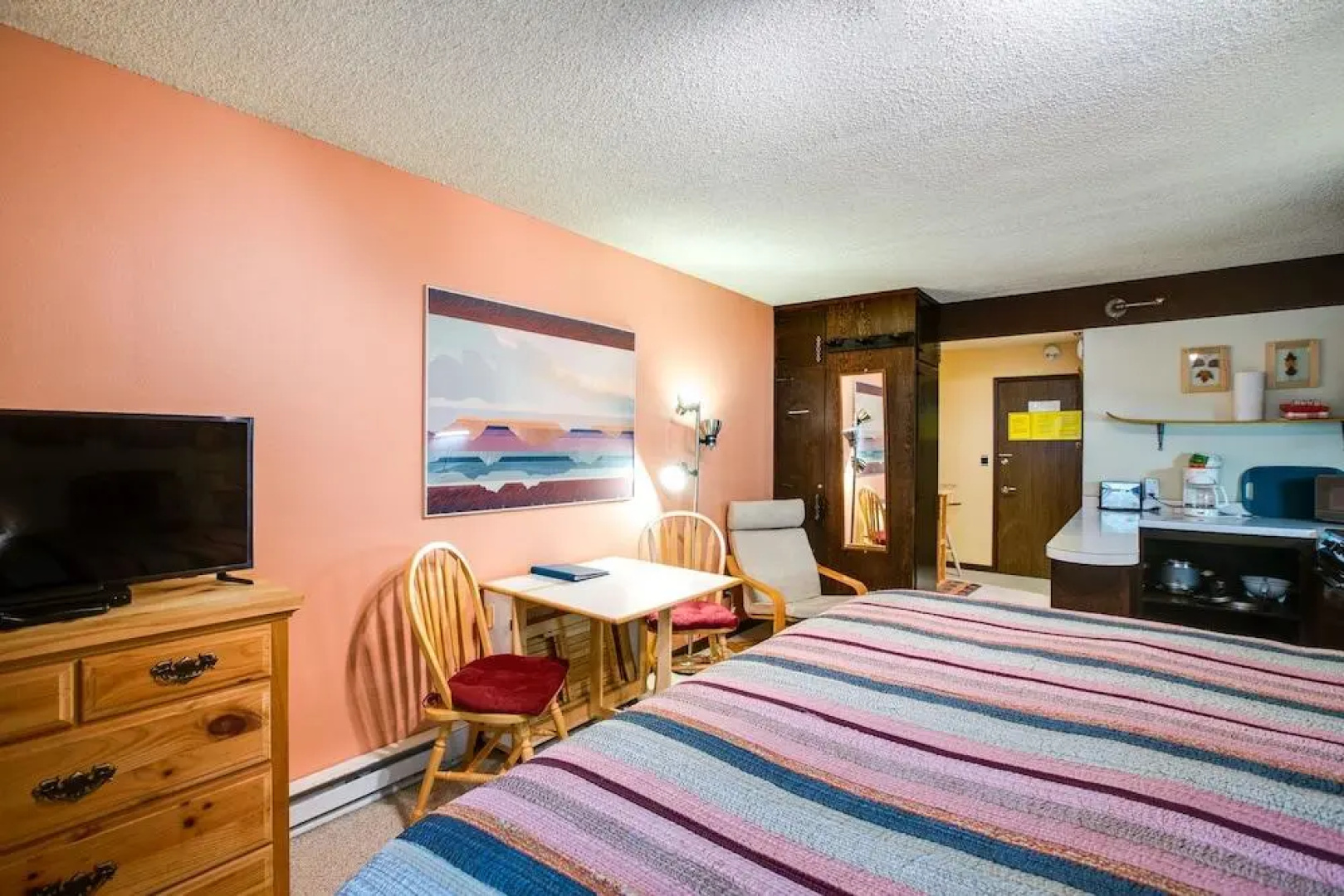 46SLL - Convenient - Economical - WiFi - Sleeps 2