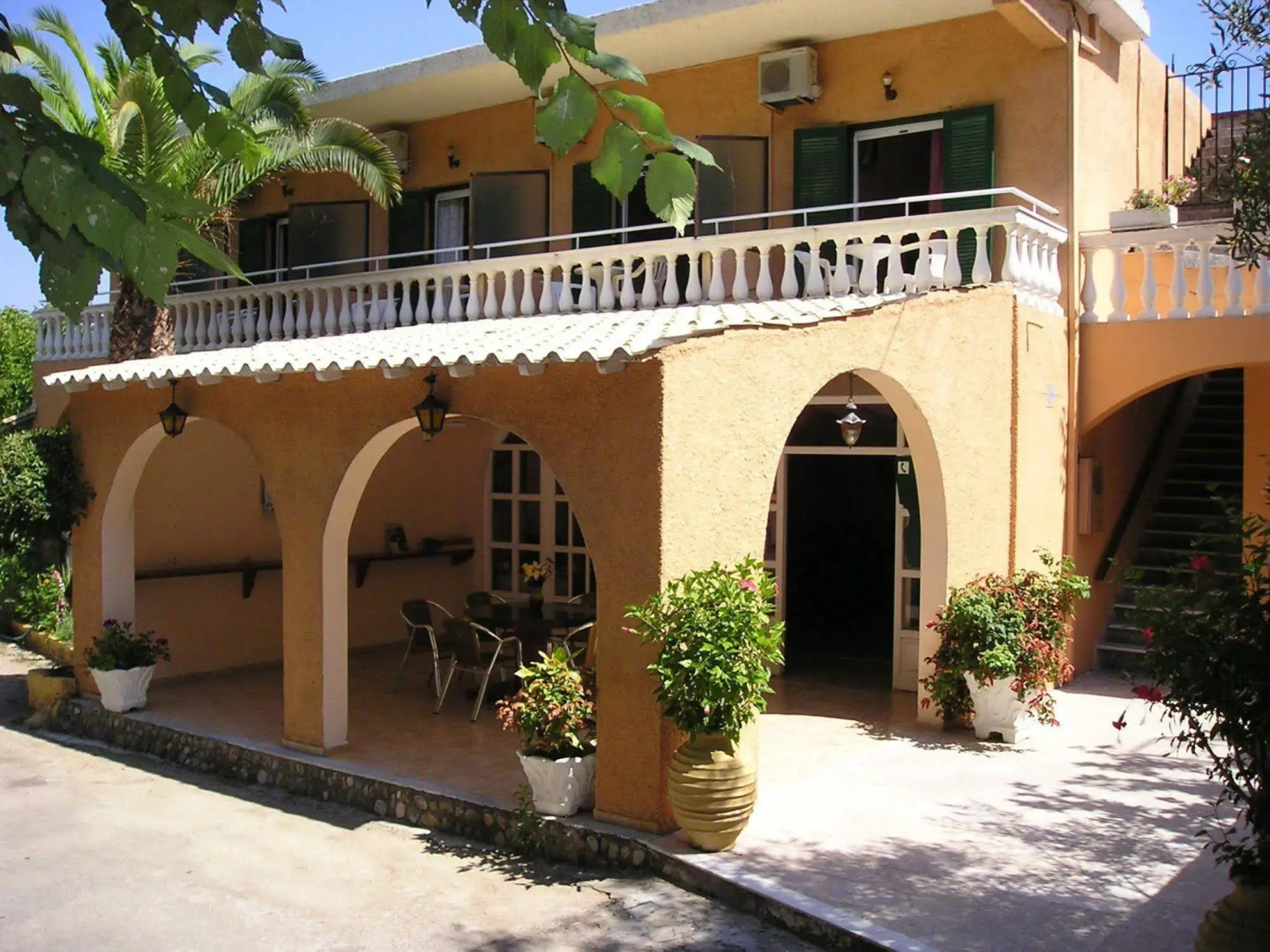 River Studios & Apartments