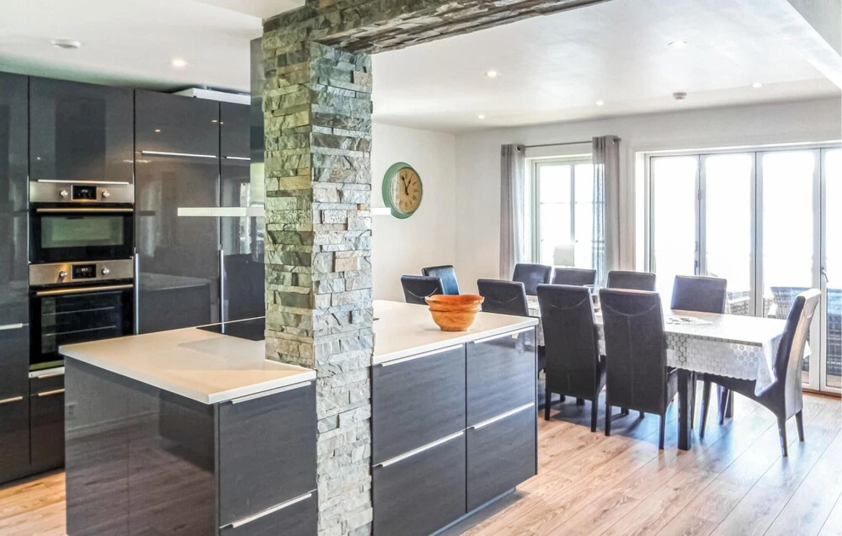 Awesome Apartment in Strandebarm With 5 Bedrooms and Wifi