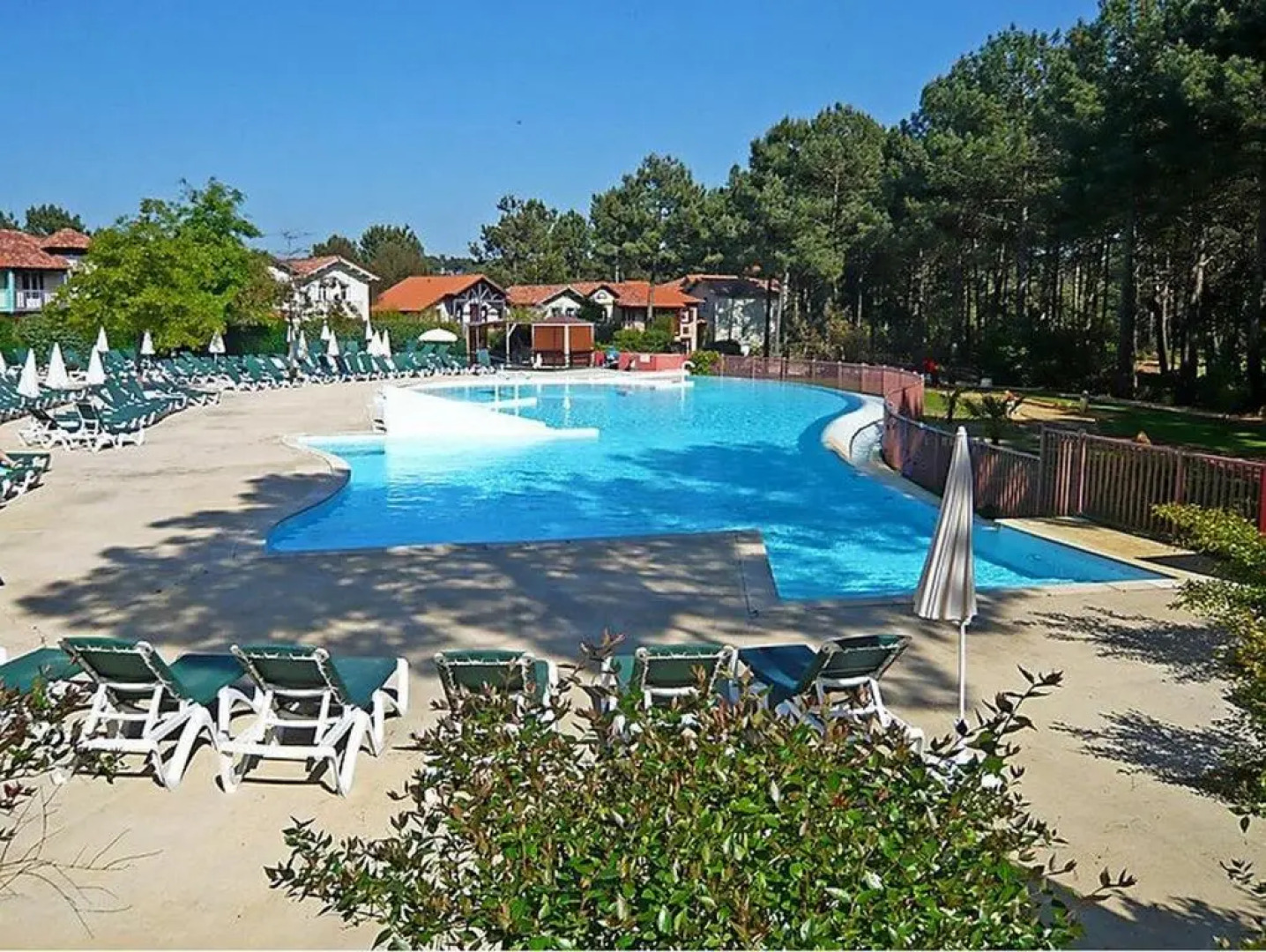 Maison jumelée dans residence avec piscine - 320