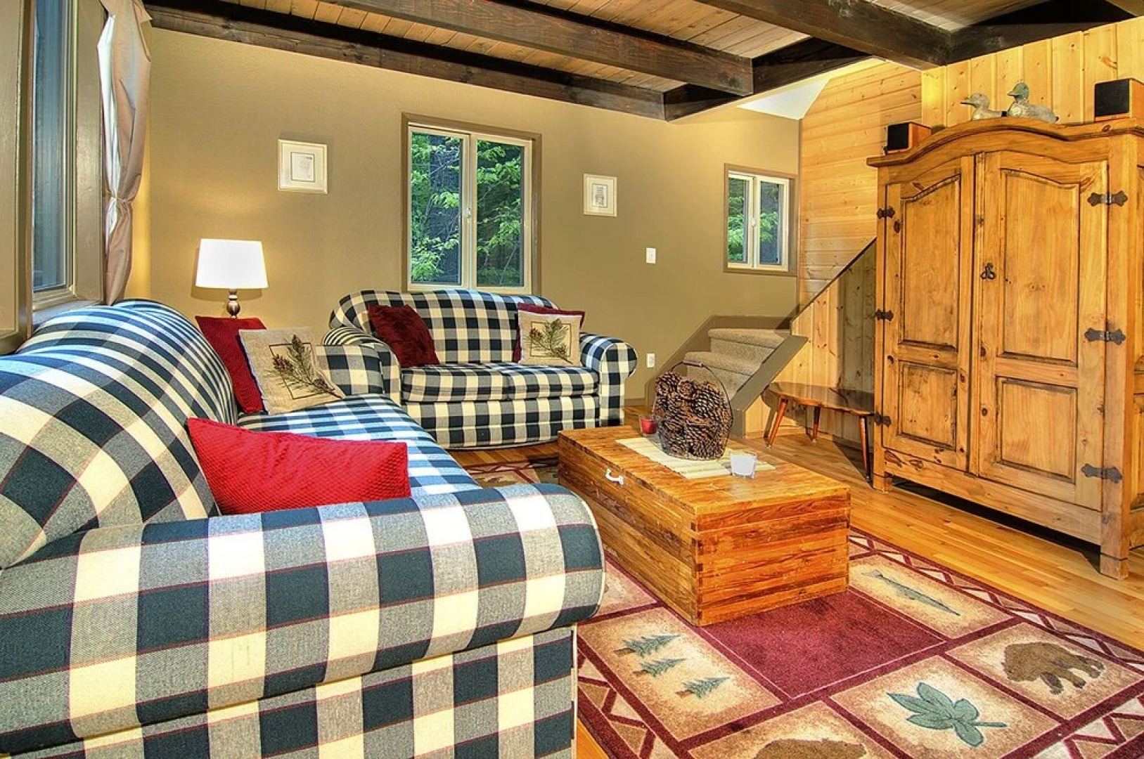 Ridge View Retreat - Three Bedroom Cabin with Hot Tub