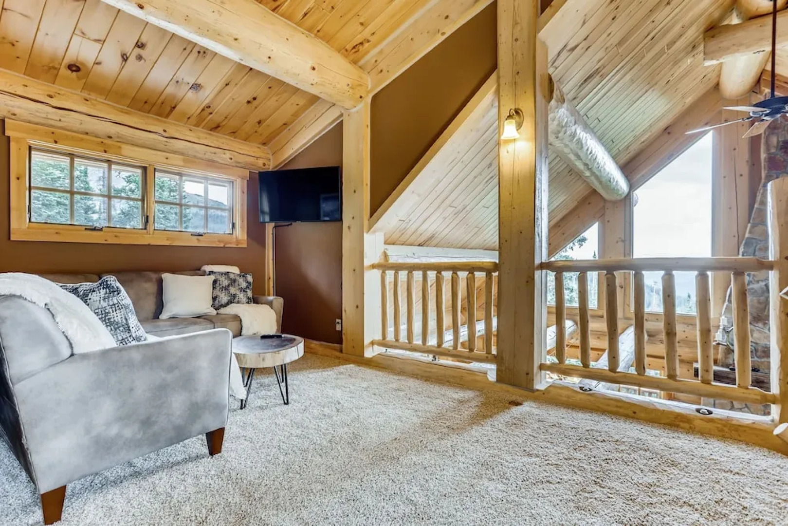 New Listing! Idyllic Mountain-view 4 Bedroom Home