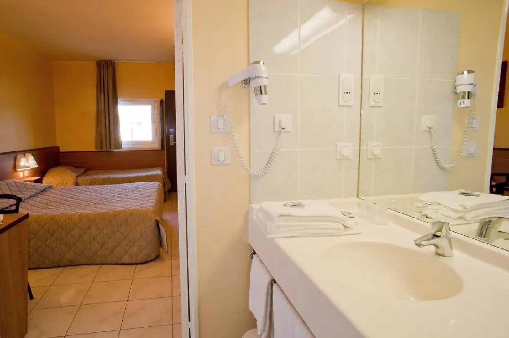 ACE Hôtel Travel Athée sur Cher - A85 Aire du Val de Cher