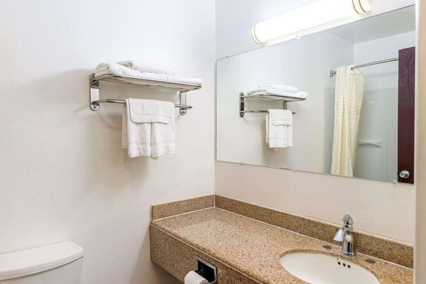 Rodeway Inn & Suites Portland West - Beaverton