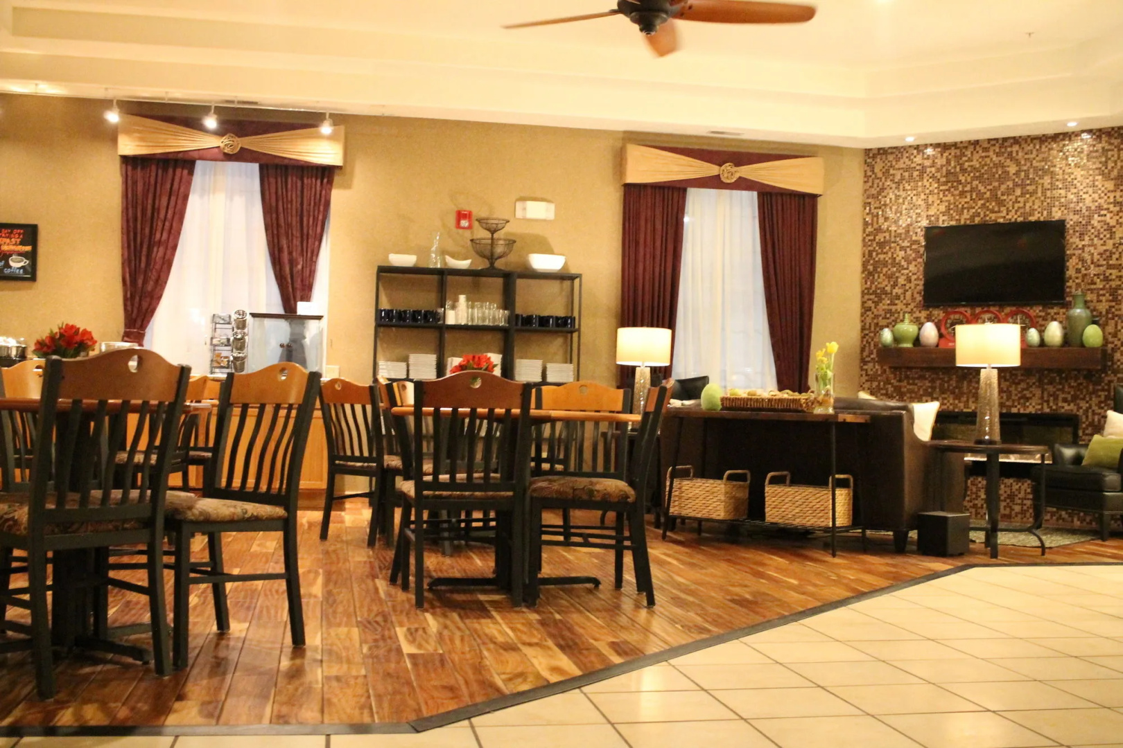Best Western Plus Des Moines West Inn & Suites