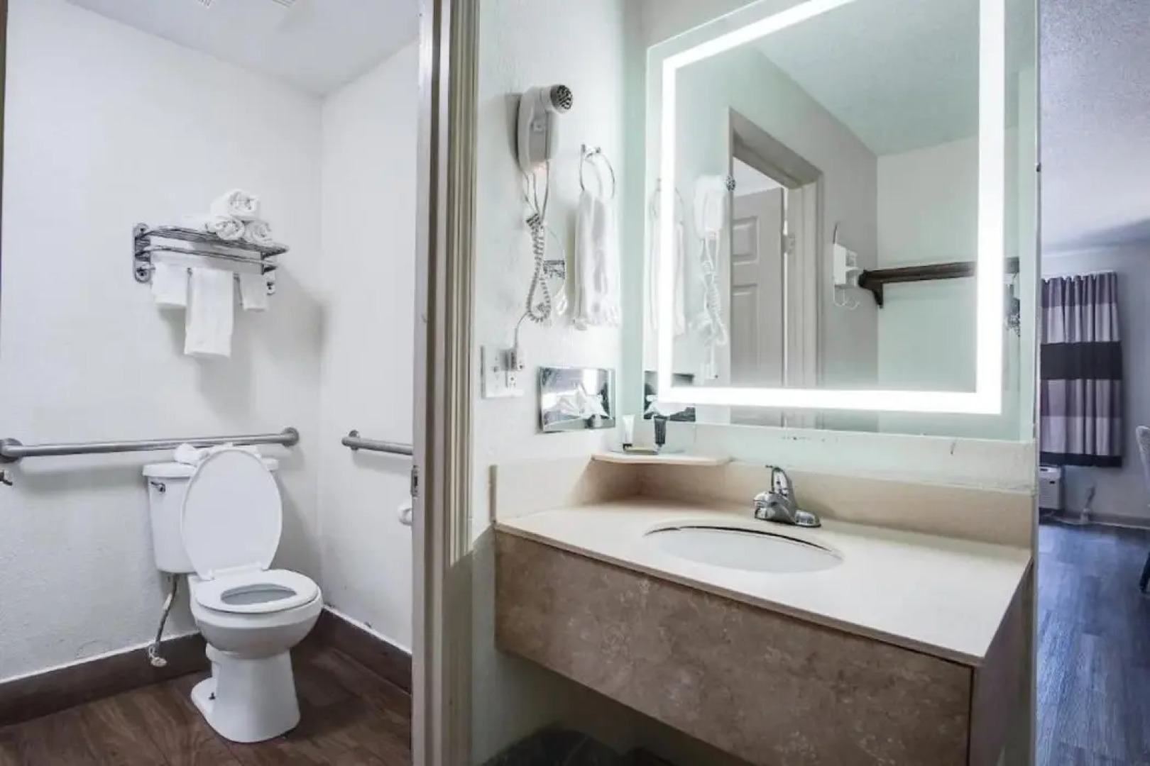 Cottonwood Suites Savannah Hotel & Conference Center