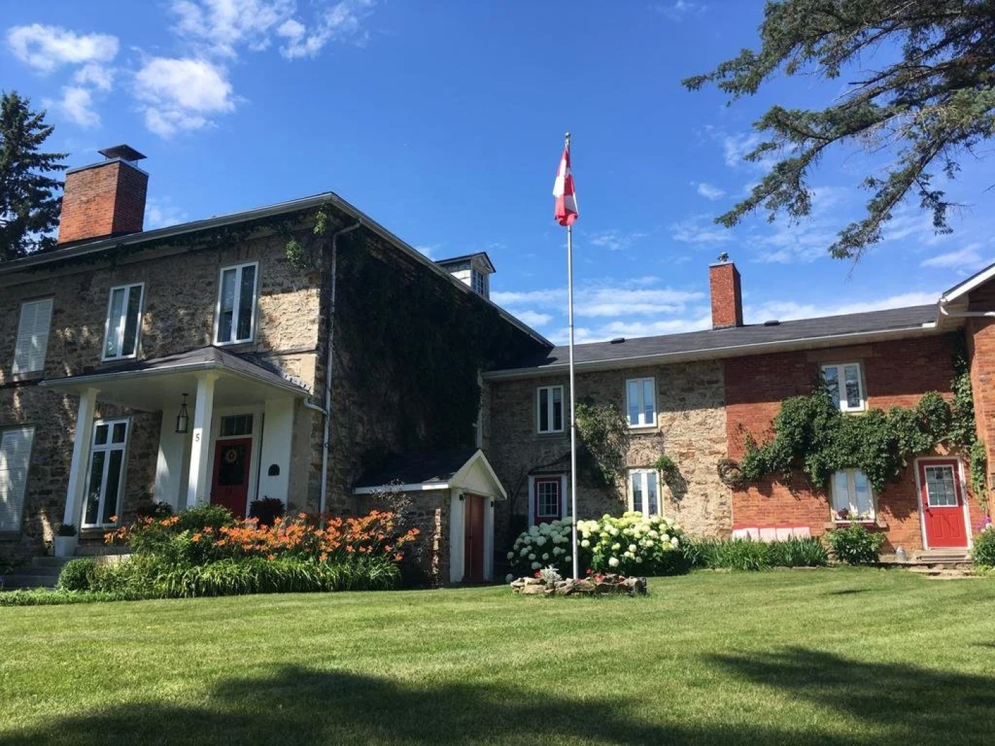 Denaut Mansion Country Inn