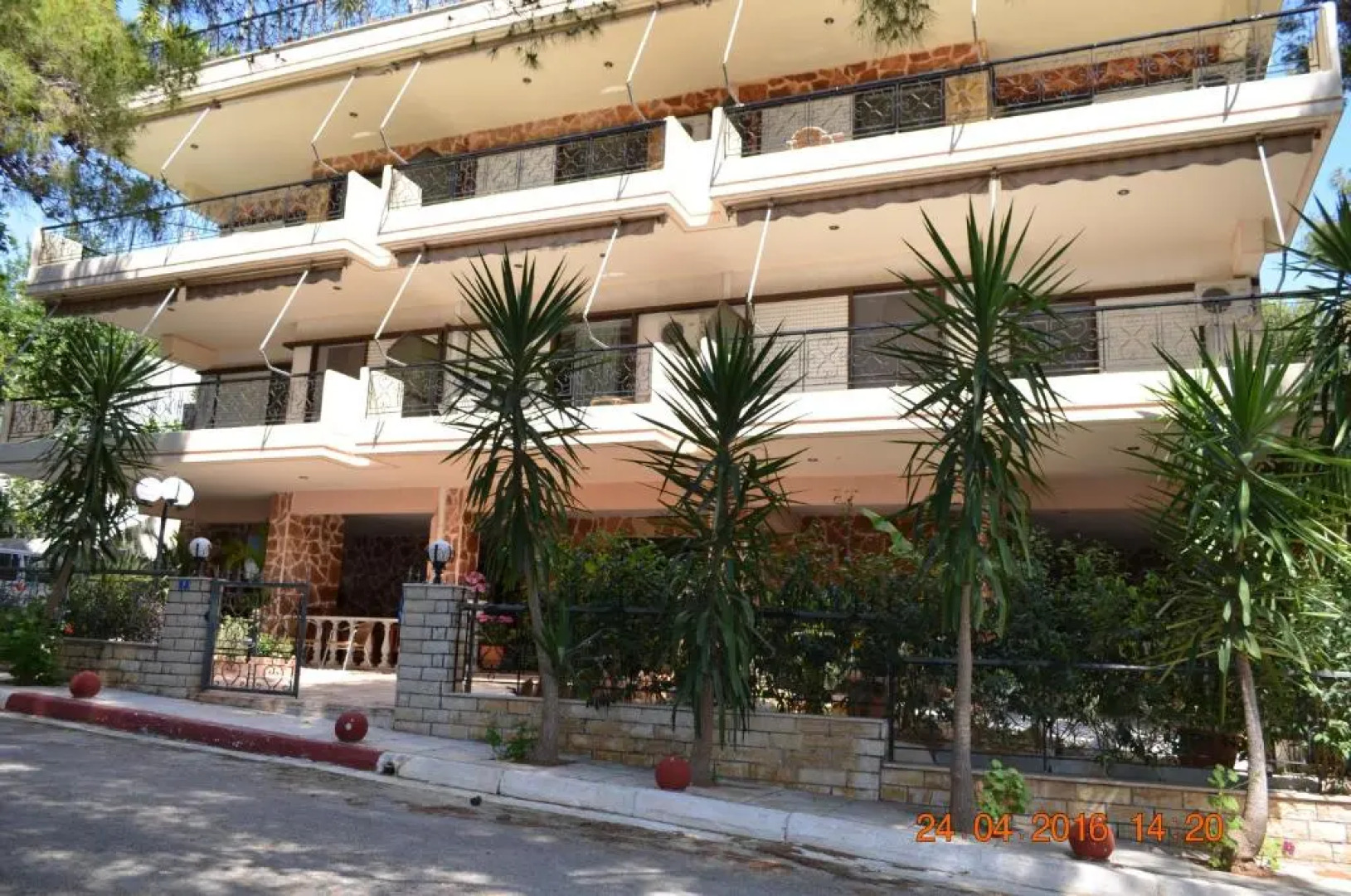 Apartments Zoumperi