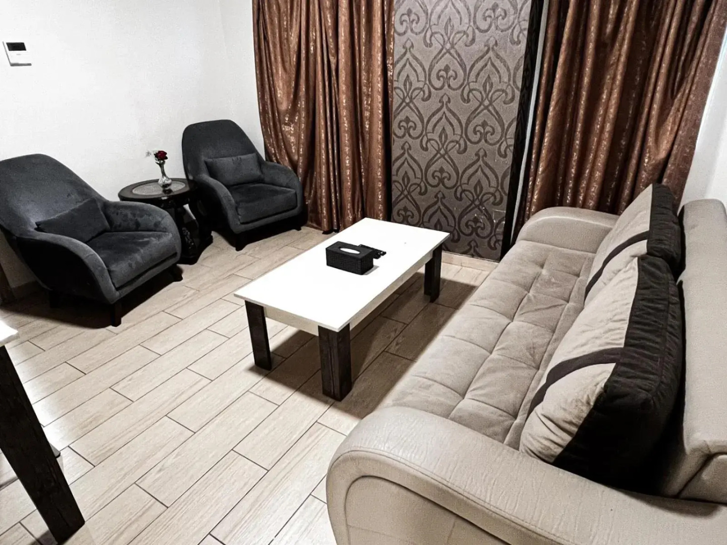 Balcony Hotel & Suites