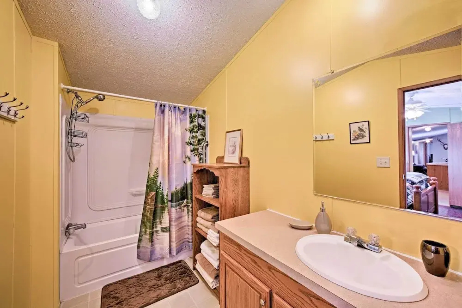 180-acre Farm: 'the Lodge' in Klingerstown!