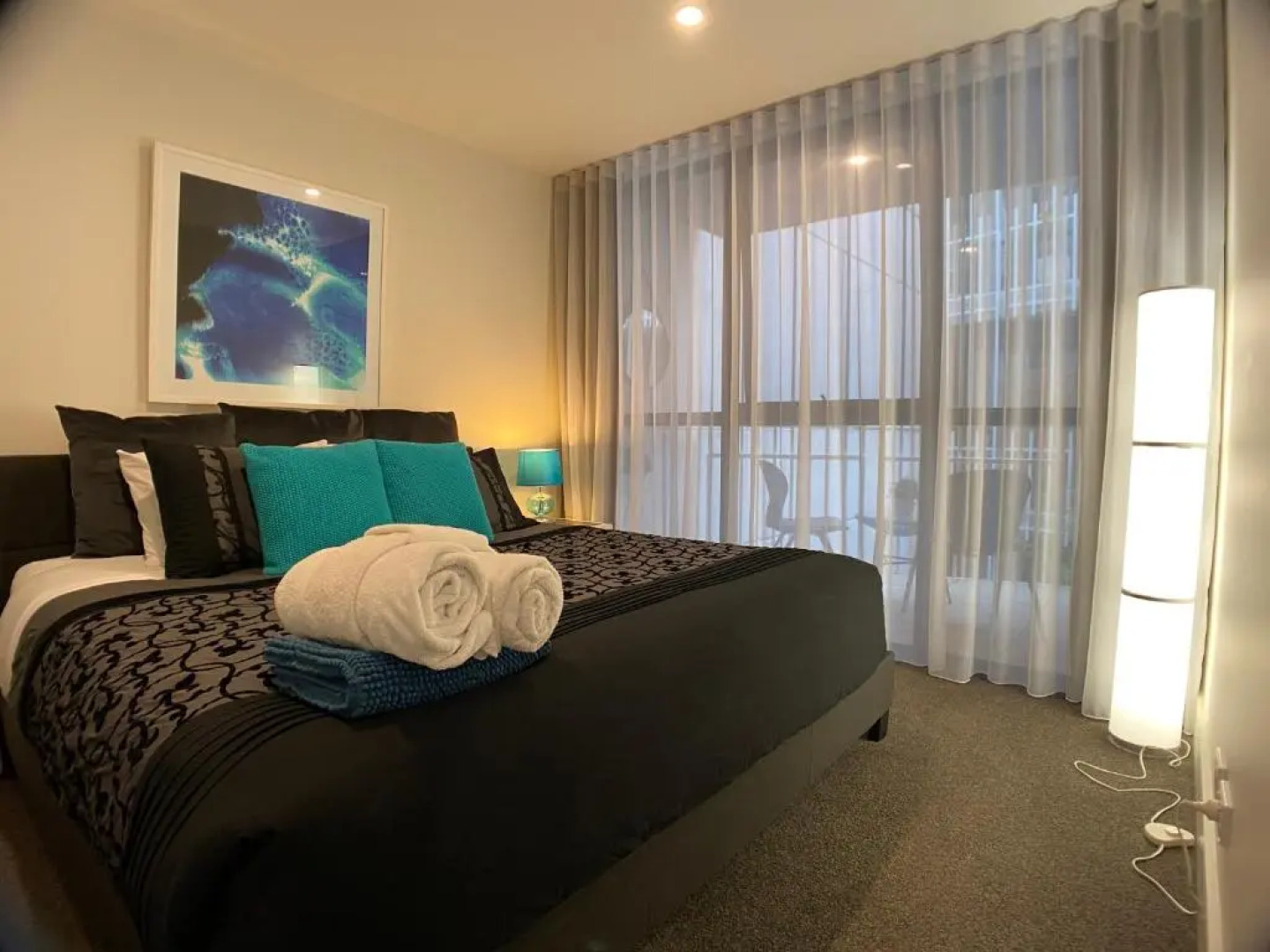 The Gallery Luxe 1 BR Executive Apartment in the heart of Braddon Wine Secure Parking WiFi