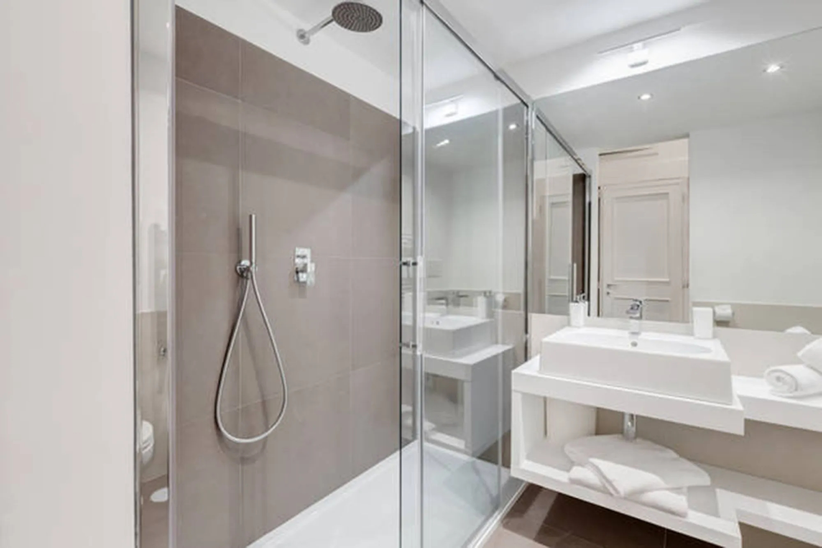 Vantaggio Suites