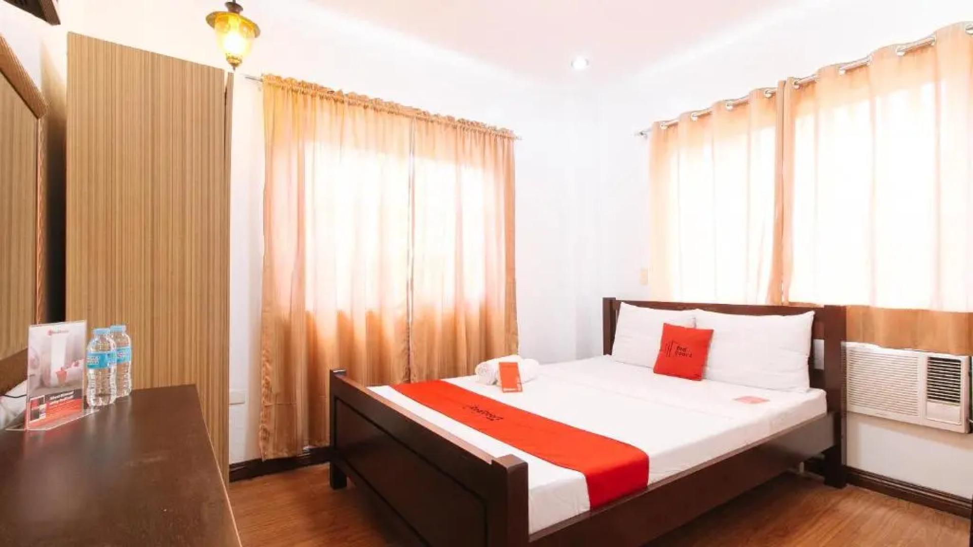 RedDoorz Plus @ New Orleans Auberge Hotel