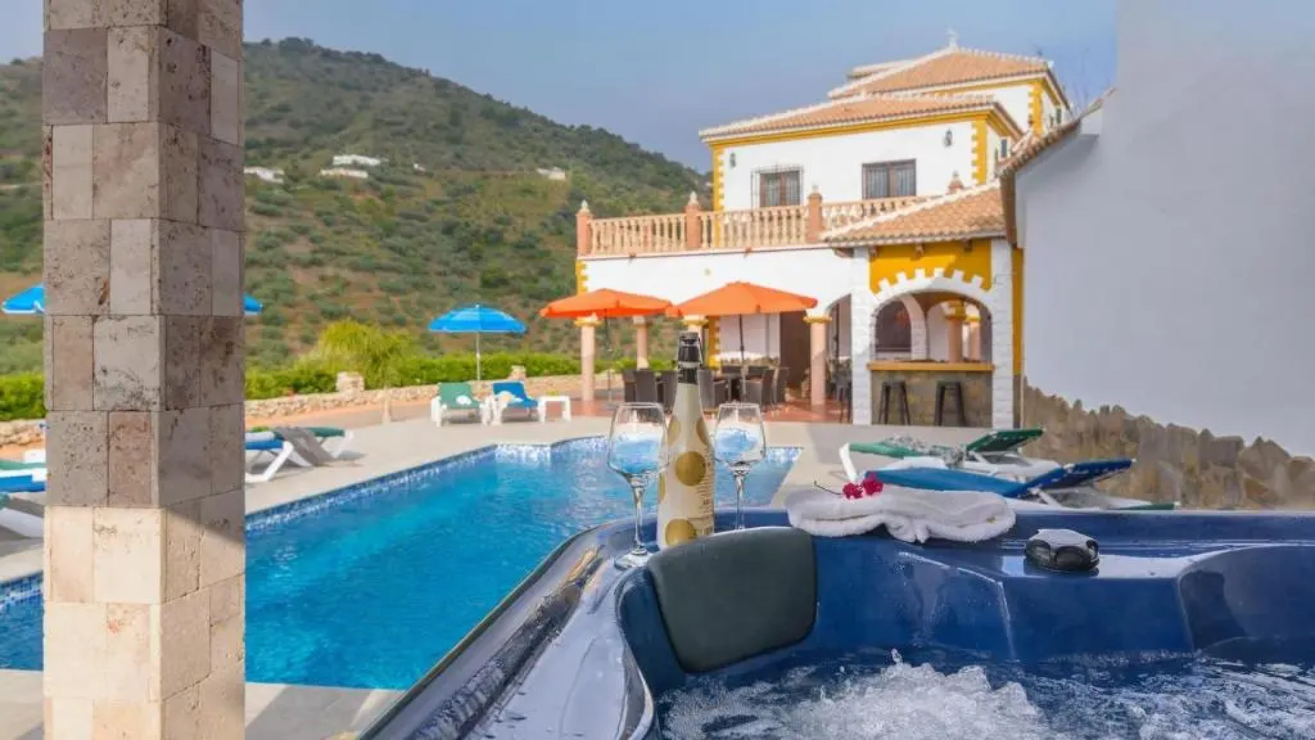 Villa Javier Sayalonga by Ruralidays