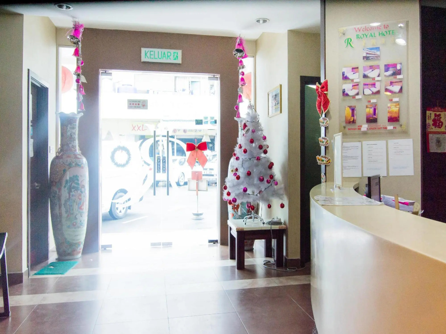 SUPER OYO 89408 Royal Hotel