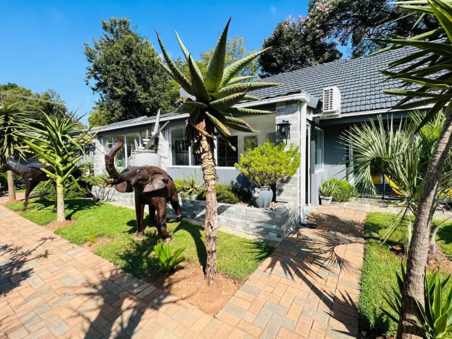 24 On Basil Boutique Aparthotel