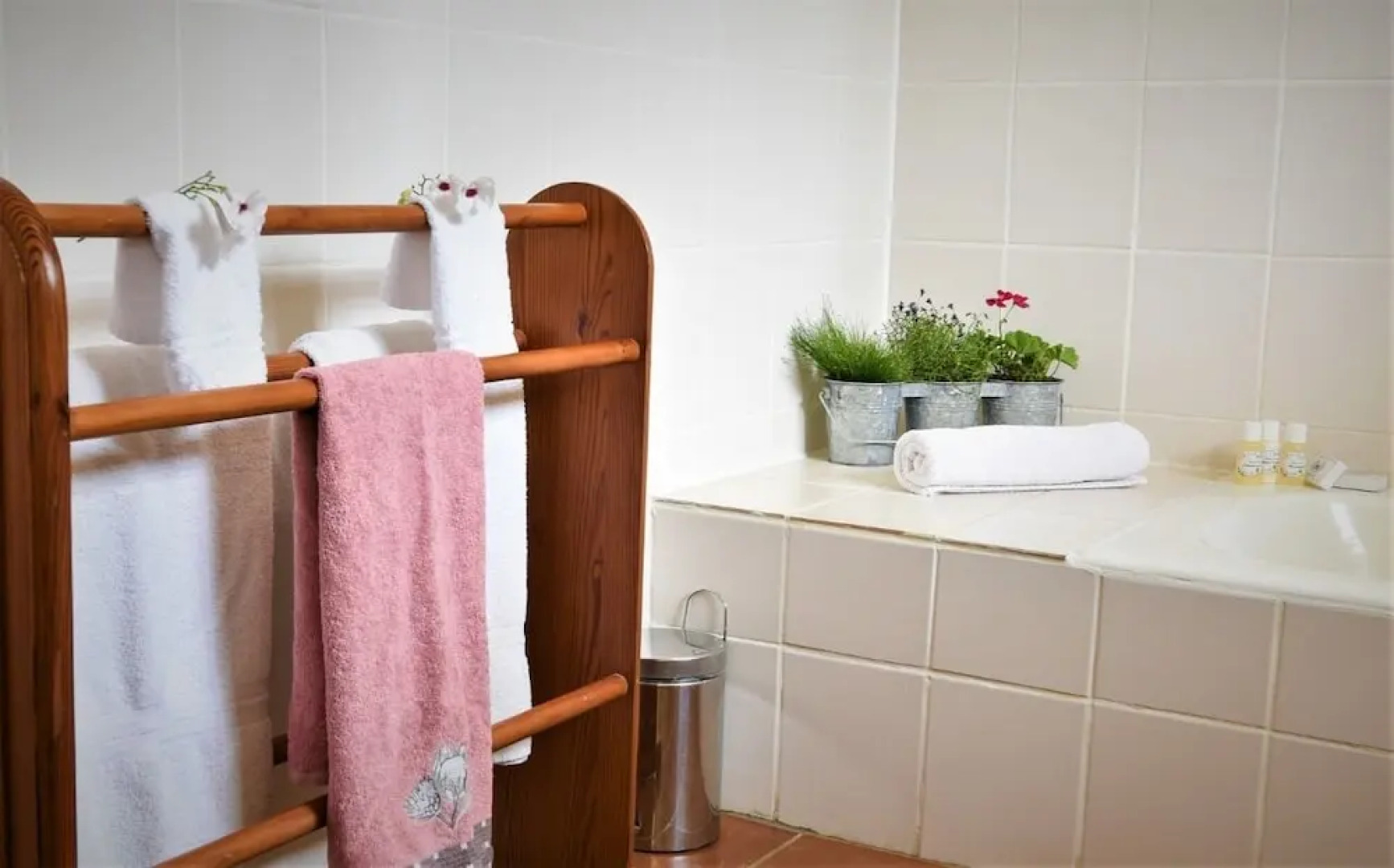 Lavender Tree Spacious Cottage for 2-3 People