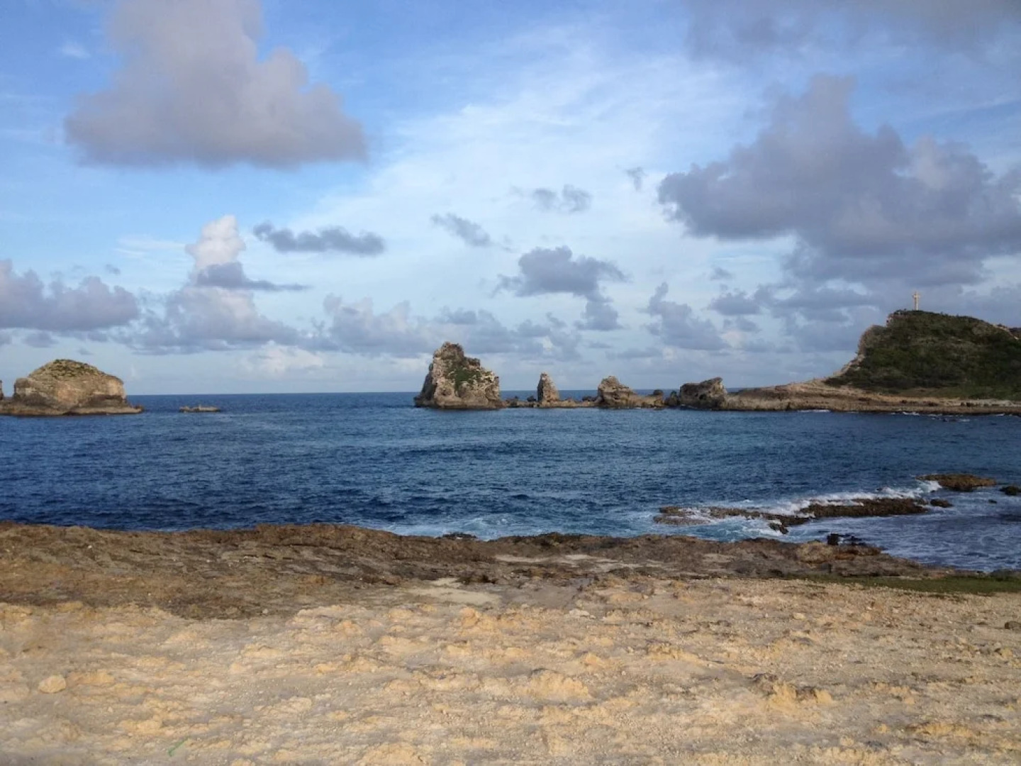 Ti. Maanga vue mer et pieds dans l'eau