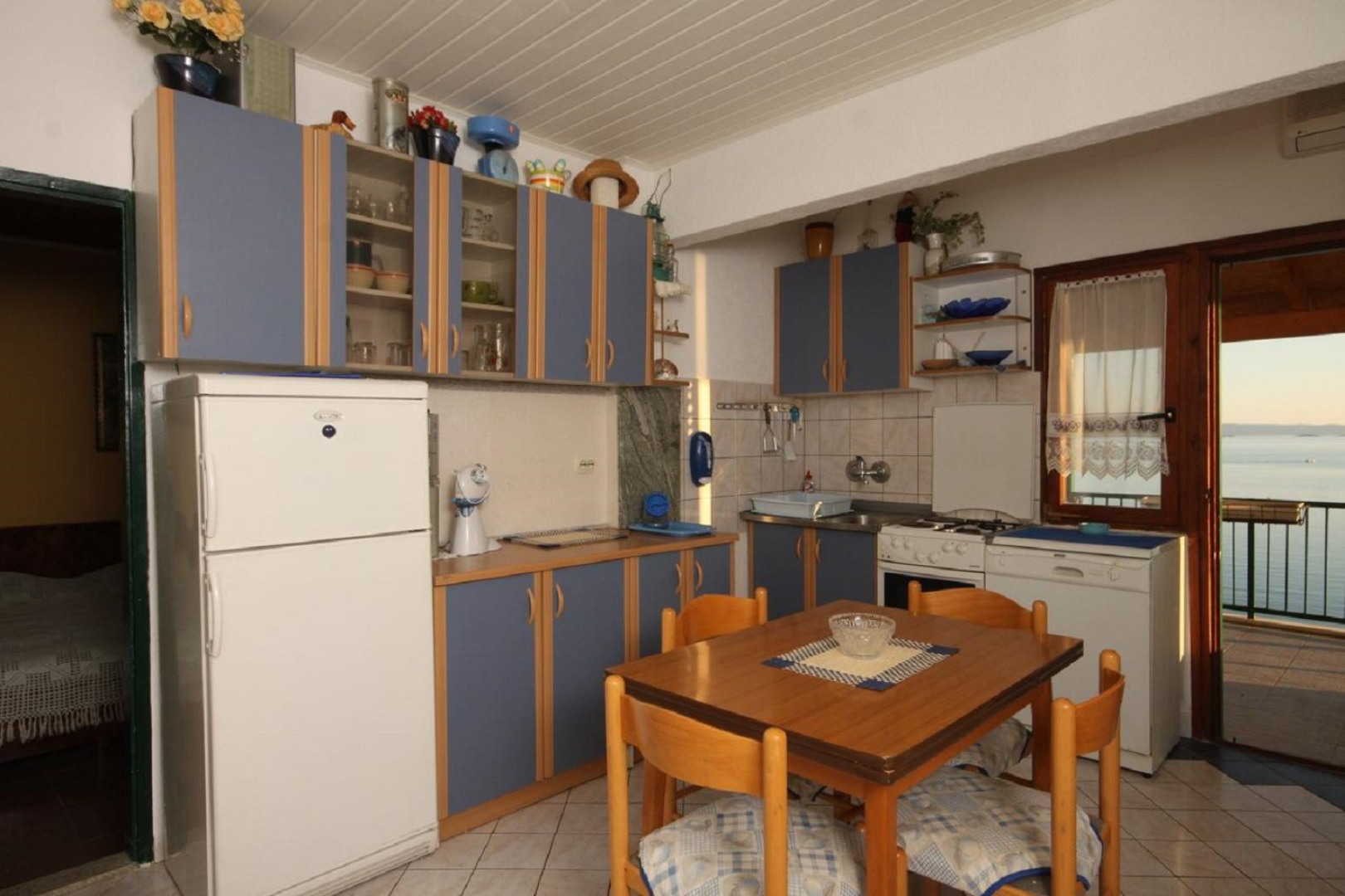 Apartment Kira - 20 M from the beach : A1 Seget Vranjica, Riviera Trogir