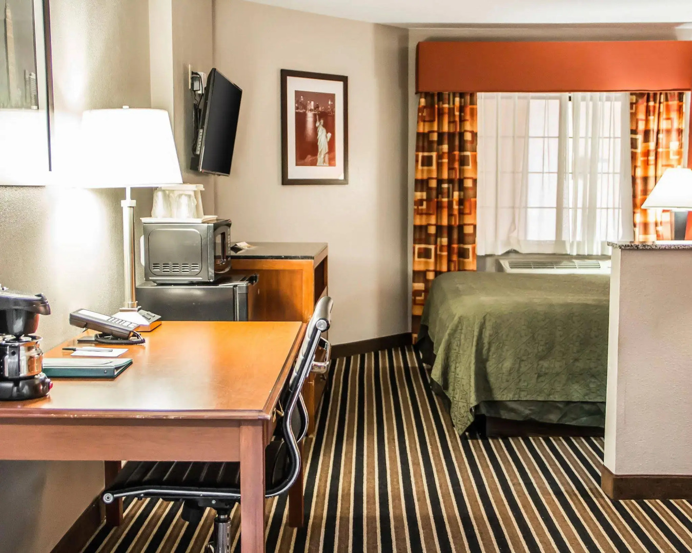 Quality Suites Tulsa I-44