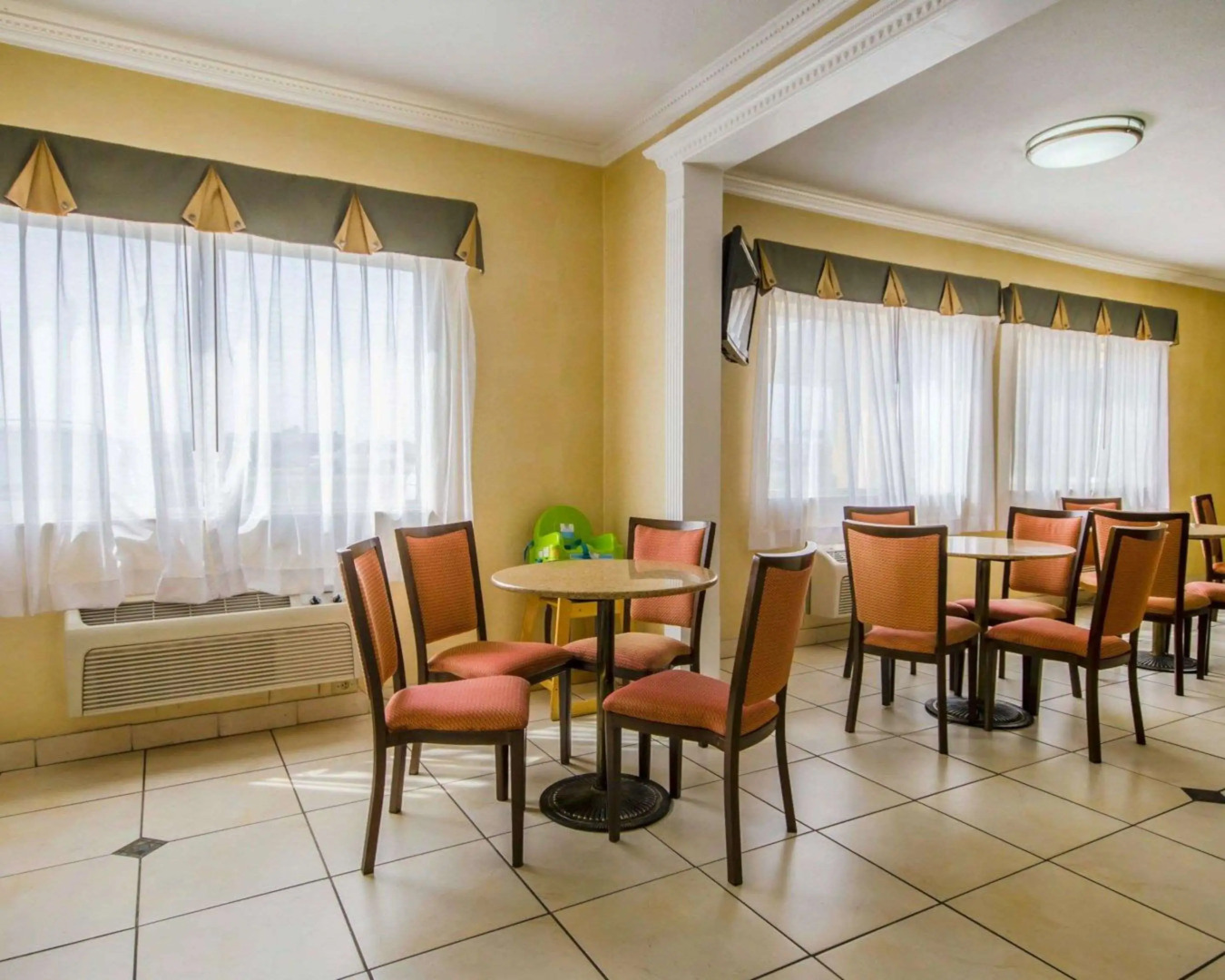 Quality Inn Evansville Eastland Area