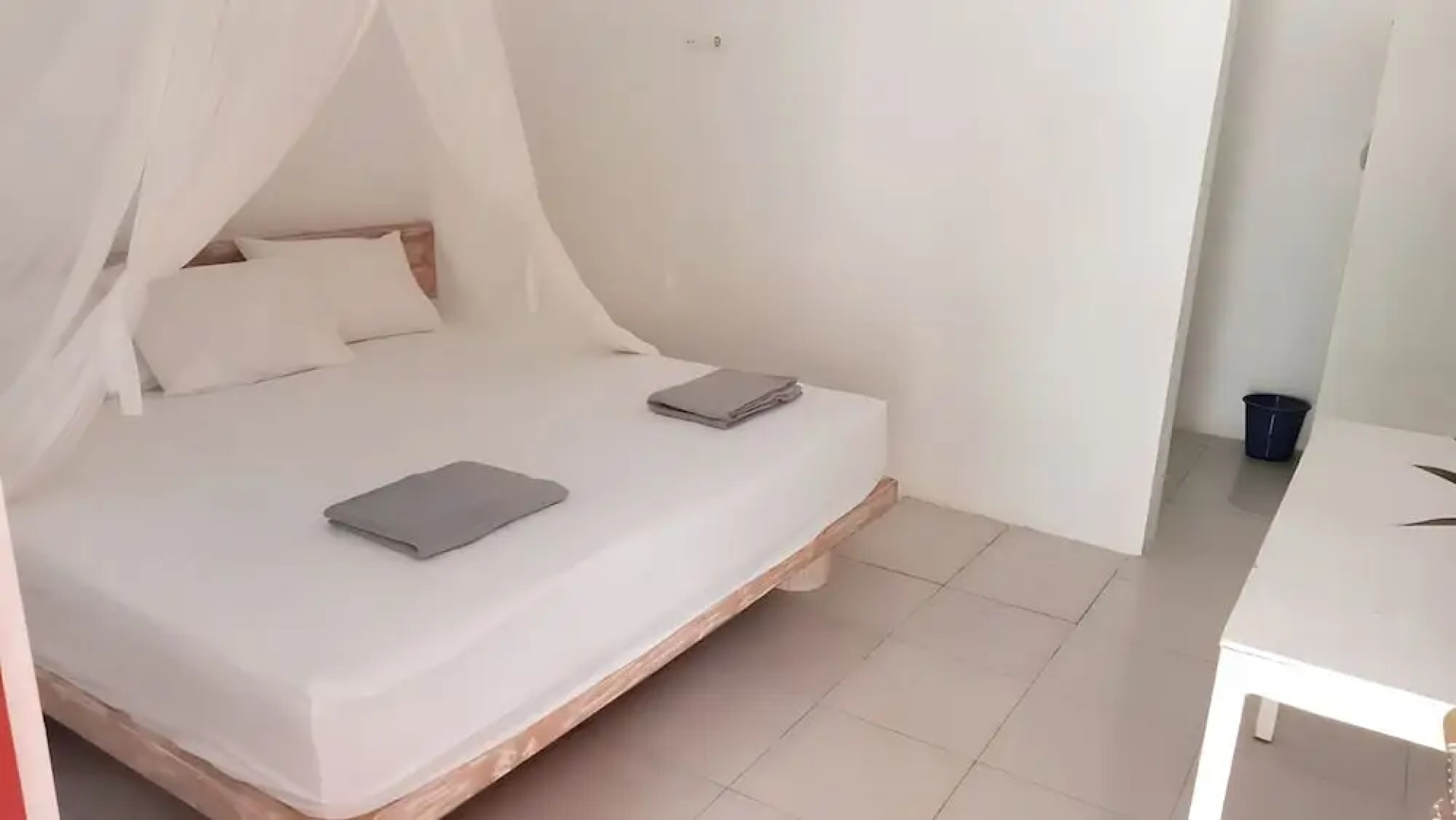 THE VILLAGE INN Rua Beach