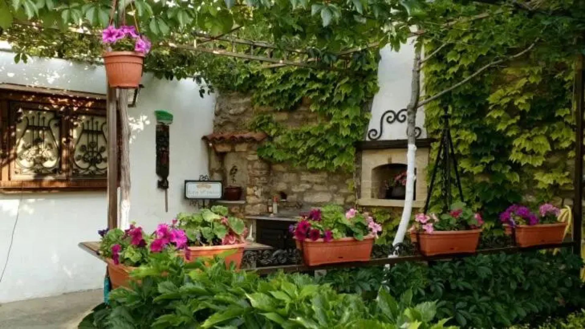 Retro - 19th Century Guest House