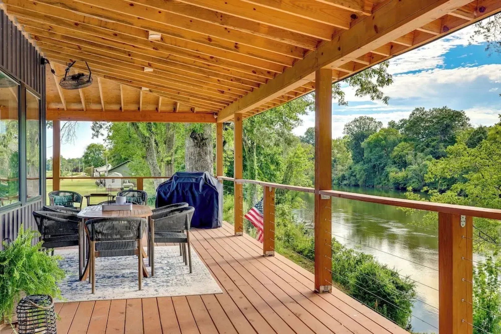 Modern, Riverfront Family House w/ Balcony & Grill