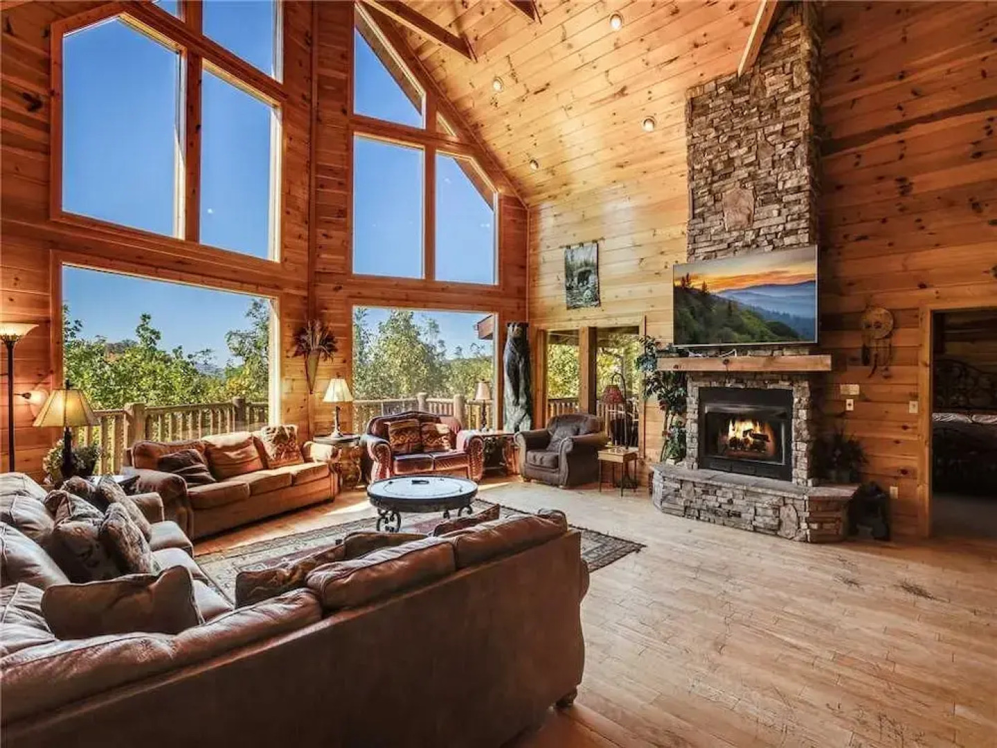 Big Bear Lodge - Five Bedroom Cabin
