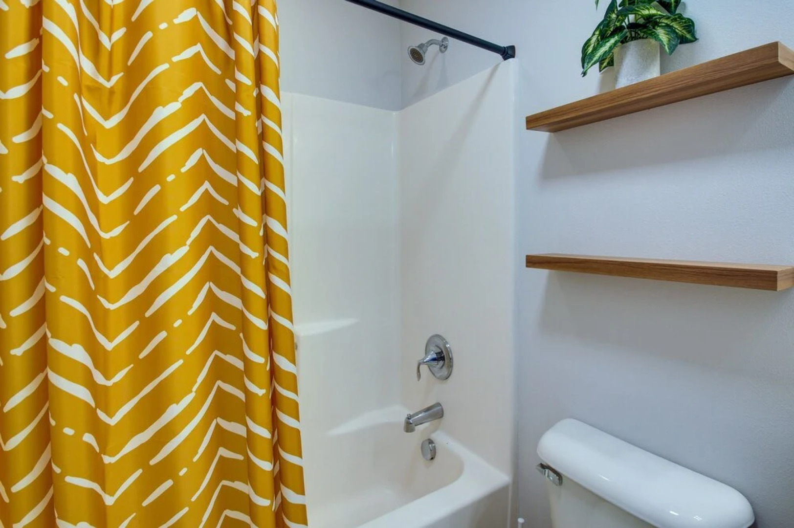 Lynchburg Rental w/ Deck: Near Downtown!