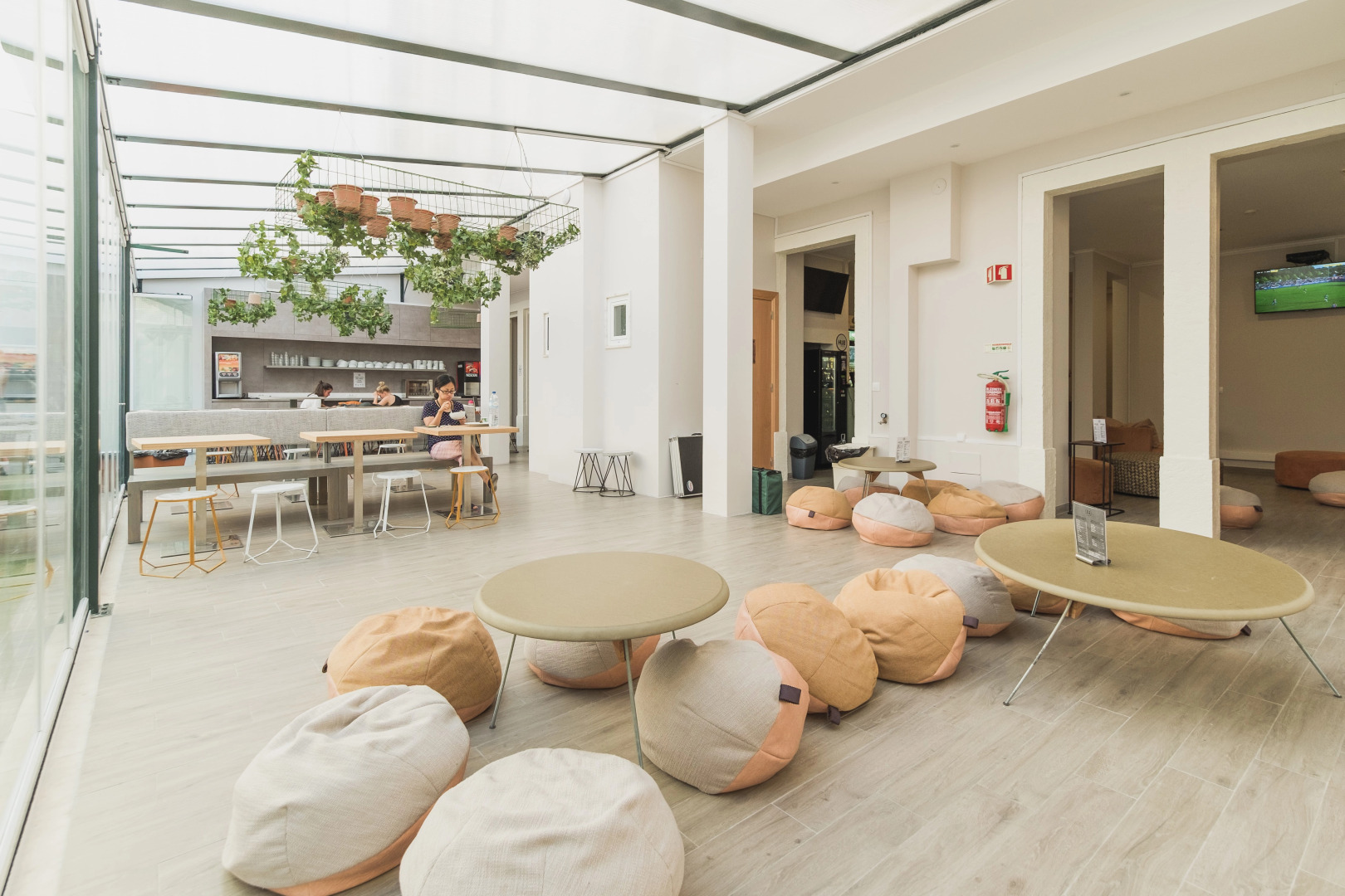 Хостел WOT Patio Social