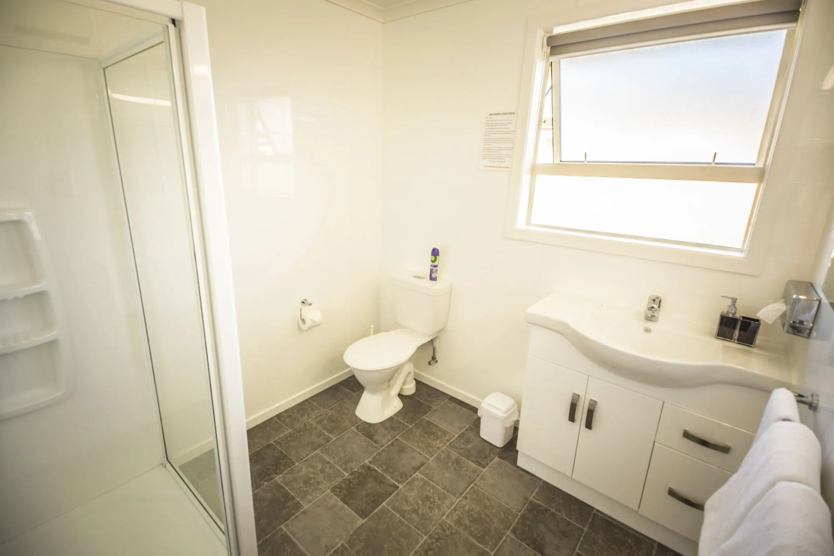 AAA Thames Court Motel