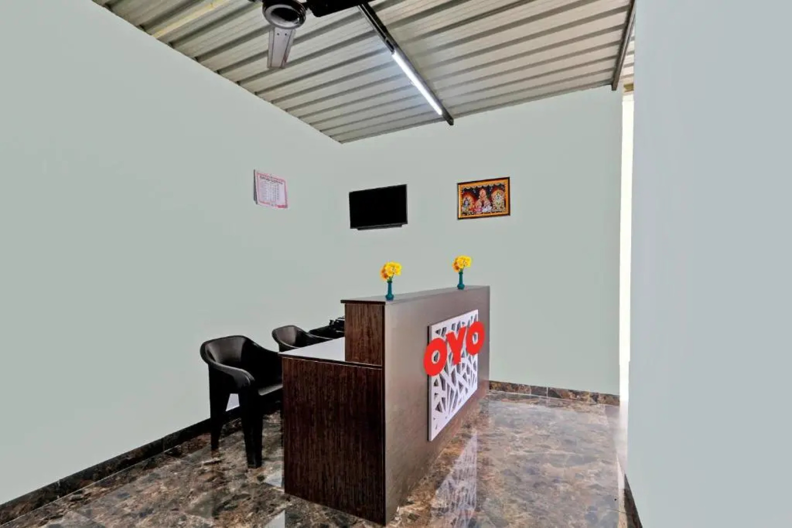 Flagship 93452 The Runway Inn Resort